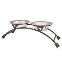 שתי צלחות נרוסטה במתקן