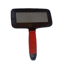 מברשת לכלב בינוני.